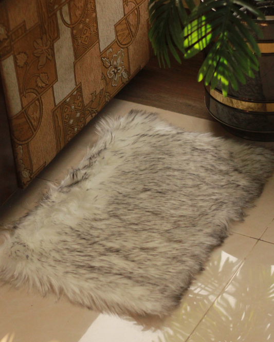 Black&White Faux Sheepskin Mat